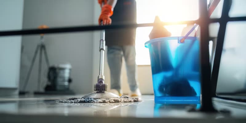Move-out cleaning: floors, mop and bucket